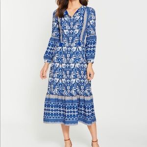 💙🤍Blue and White EUC Midi stylish dress.🤍💙